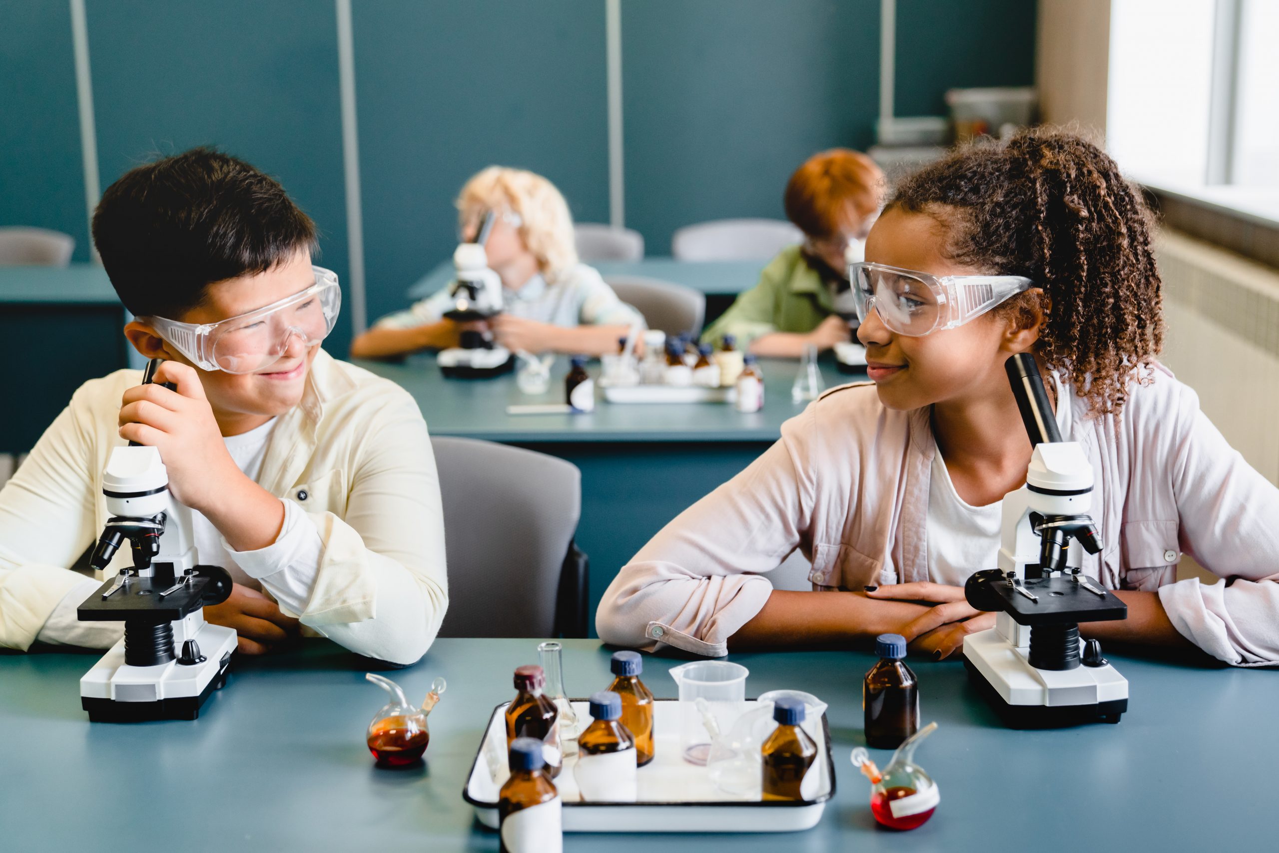 verschil natuurkunde en scheikunde - afbeelding 1